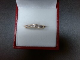 Curved 10kt Diamond band