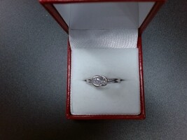 14kt Knot Diamond Ring