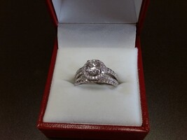  18K White Gold Halo Engagement Ring