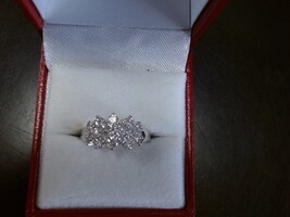  10kt Diamond Cluster Fashion Ring