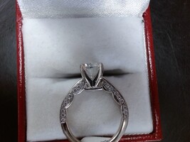  Diamond engagement Ring